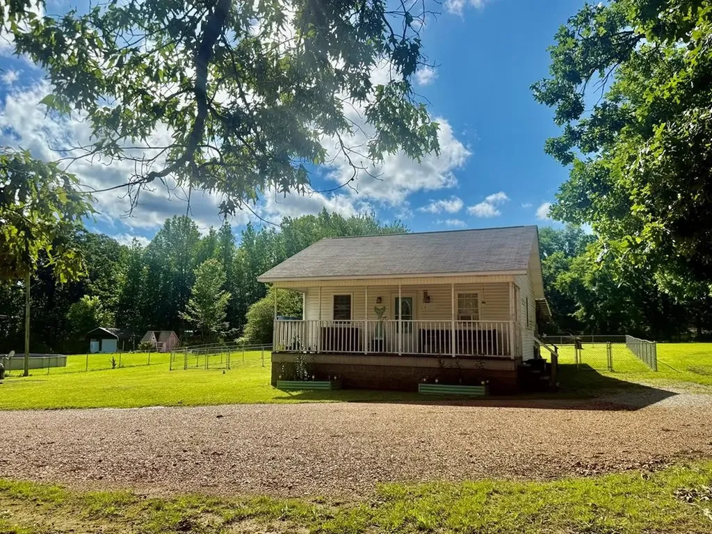 919 Memorial Drive Paris TN 38242