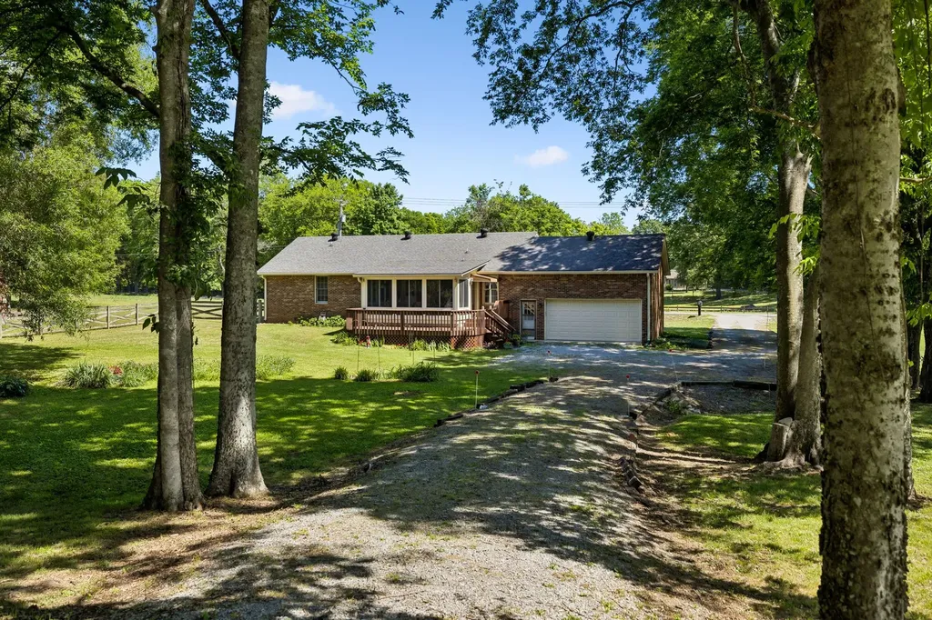 7452 Coles Ferry Pike Lebanon TN 37087