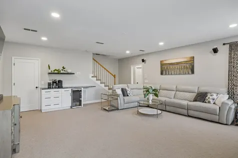 8140 Cloverland Drive Nashville TN 37211