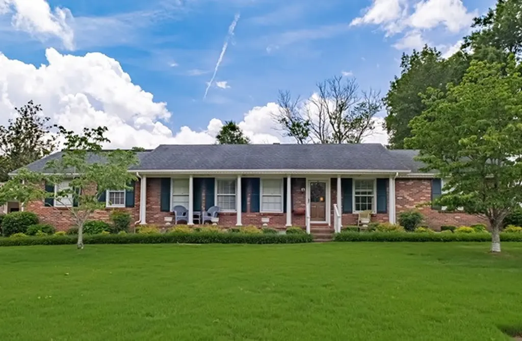 301 Lannom Circle Tullahoma TN 37388