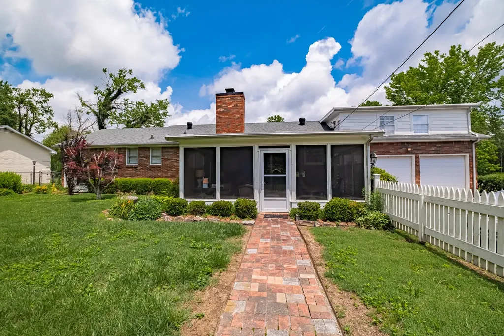 301 Lannom Circle Tullahoma TN 37388