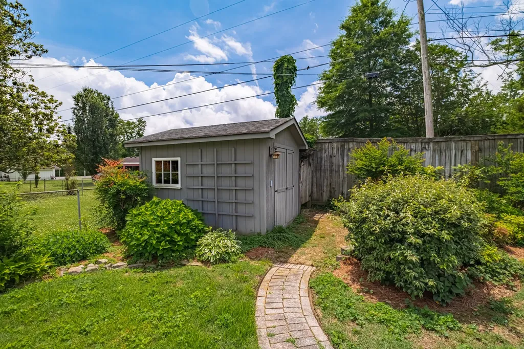 301 Lannom Circle Tullahoma TN 37388