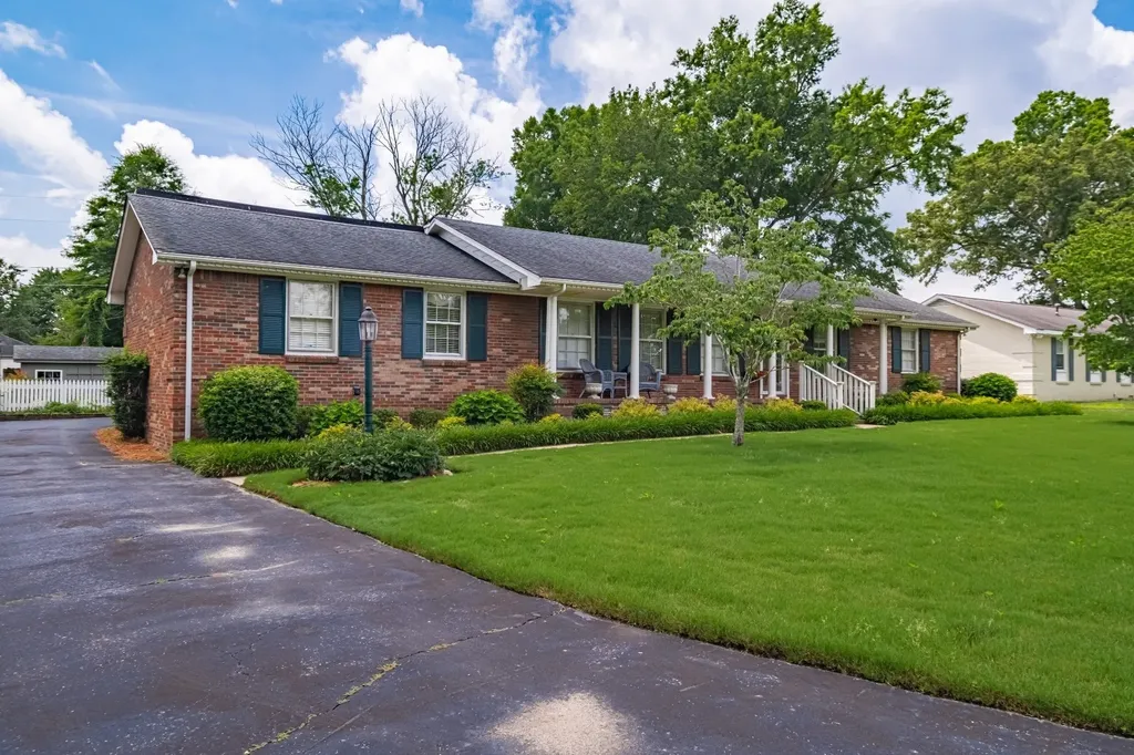 301 Lannom Circle Tullahoma TN 37388