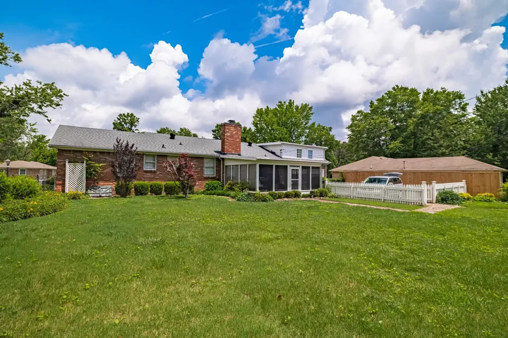 301 Lannom Circle Tullahoma TN 37388