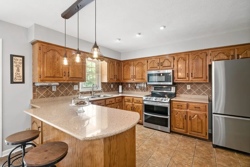 915 Rocky Hollow Road Erin TN 37061