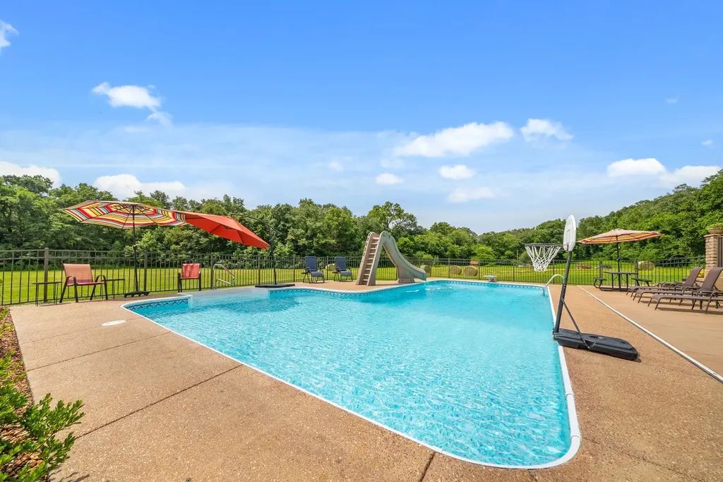 915 Rocky Hollow Road Erin TN 37061