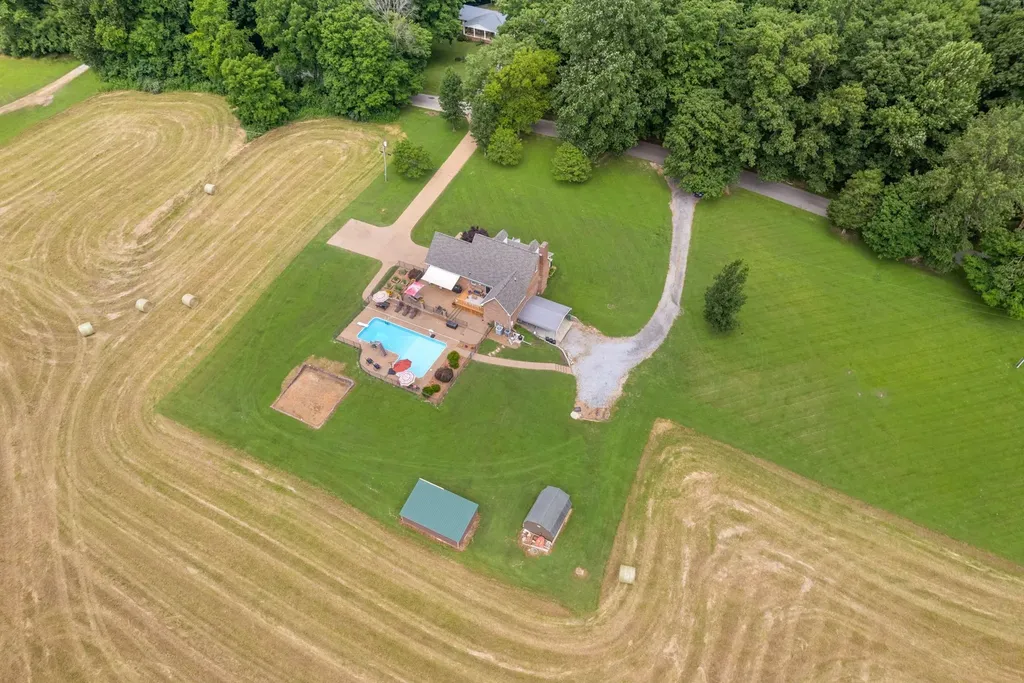 915 Rocky Hollow Road Erin TN 37061