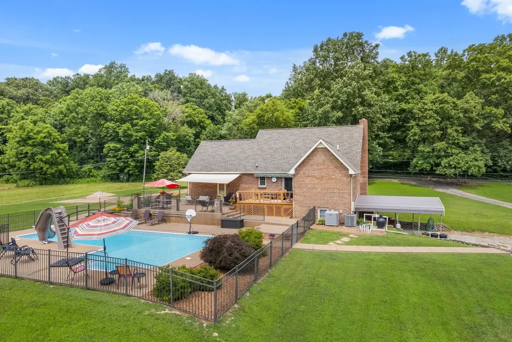 915 Rocky Hollow Road Erin TN 37061