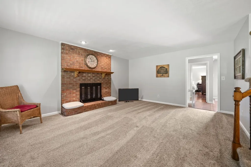 915 Rocky Hollow Road Erin TN 37061