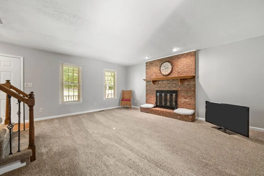915 Rocky Hollow Road Erin TN 37061