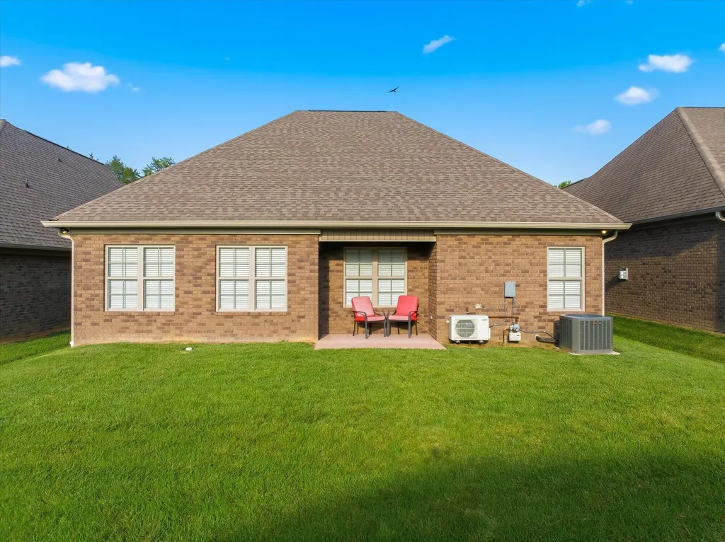211 Village Cove Circle Englewood TN 37329