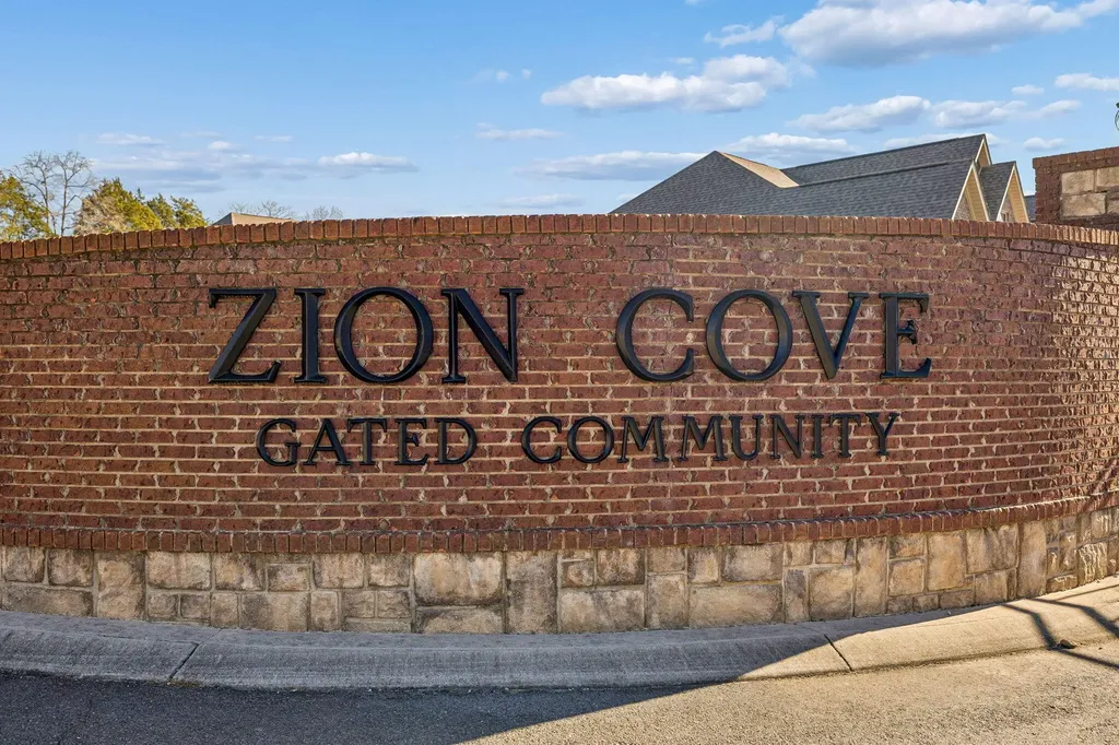 211 Village Cove Circle Englewood TN 37329