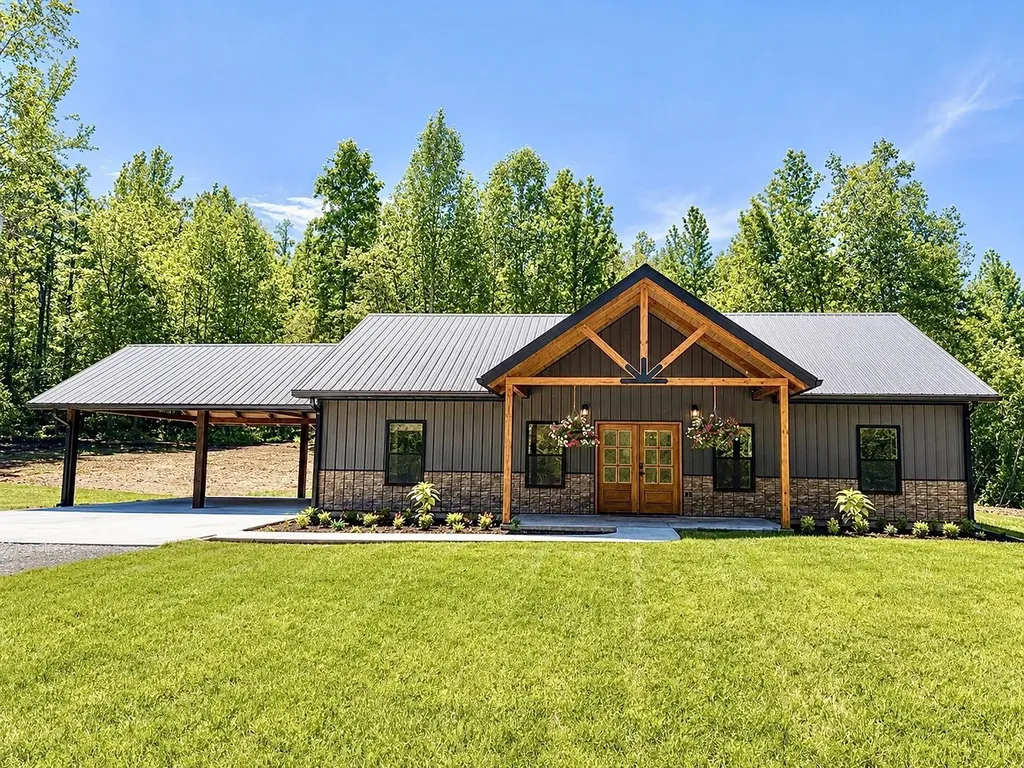 4811 Lick Creek Road Linden TN 37096