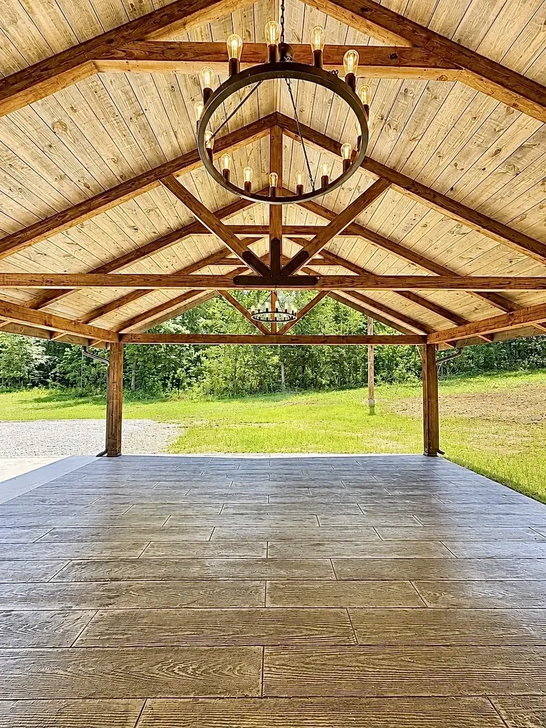 4811 Lick Creek Road Linden TN 37096