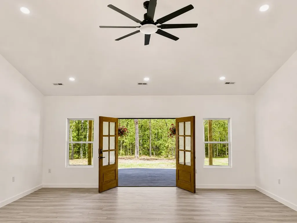 4811 Lick Creek Road Linden TN 37096