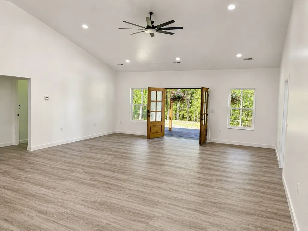 4811 Lick Creek Road Linden TN 37096