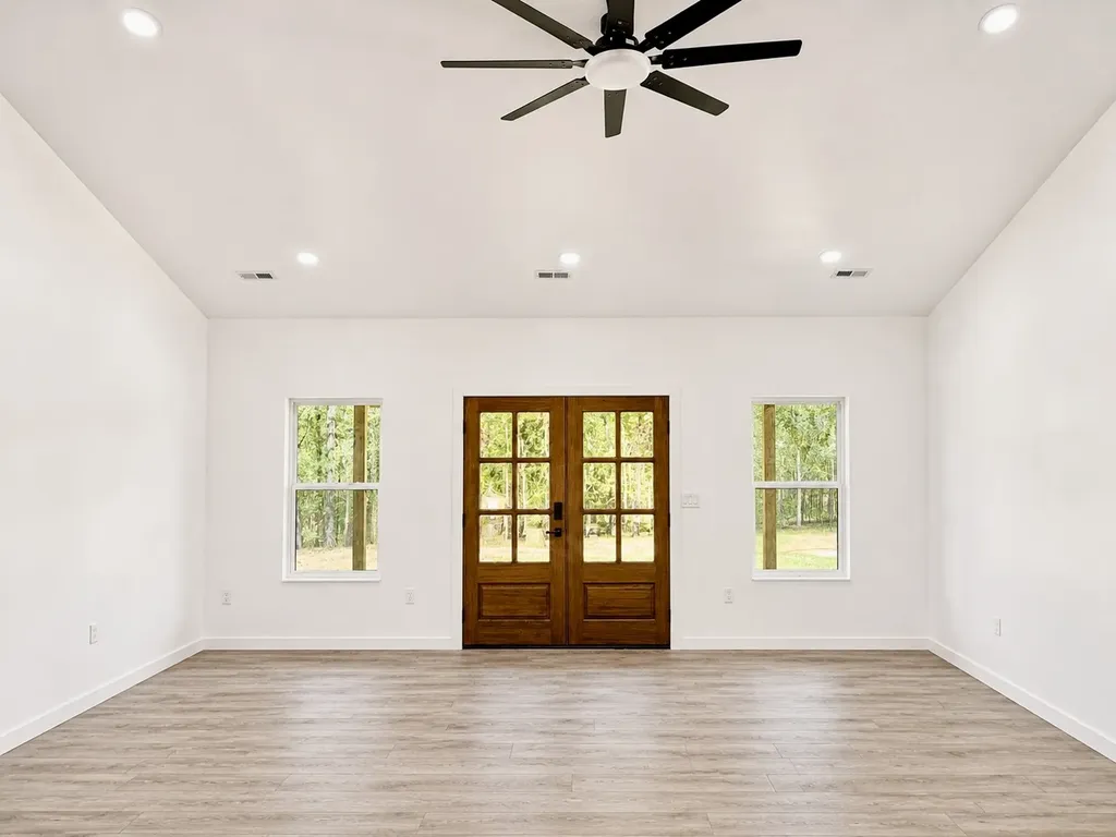 4811 Lick Creek Road Linden TN 37096