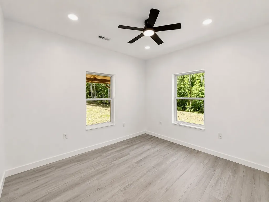 4811 Lick Creek Road Linden TN 37096