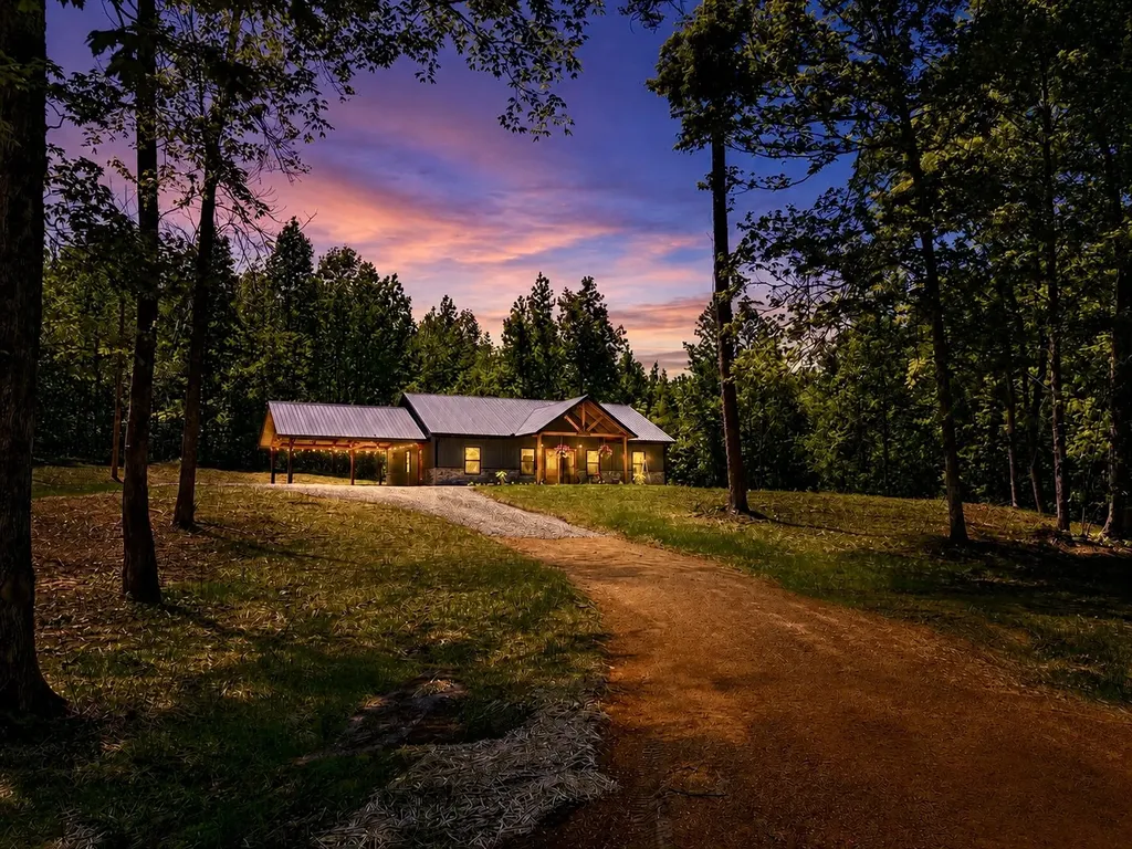 4811 Lick Creek Road Linden TN 37096