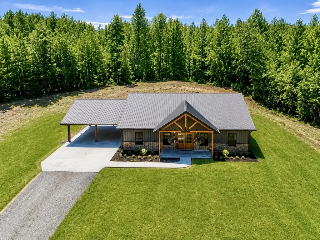 4811 Lick Creek Road Linden TN 37096