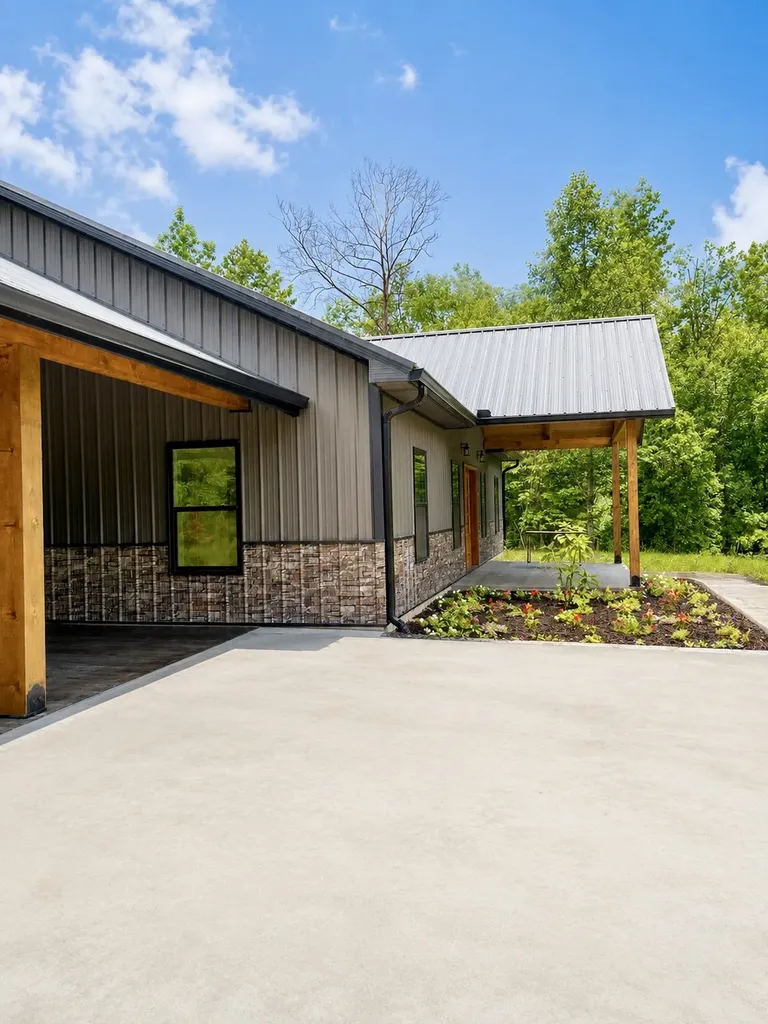 4811 Lick Creek Road Linden TN 37096