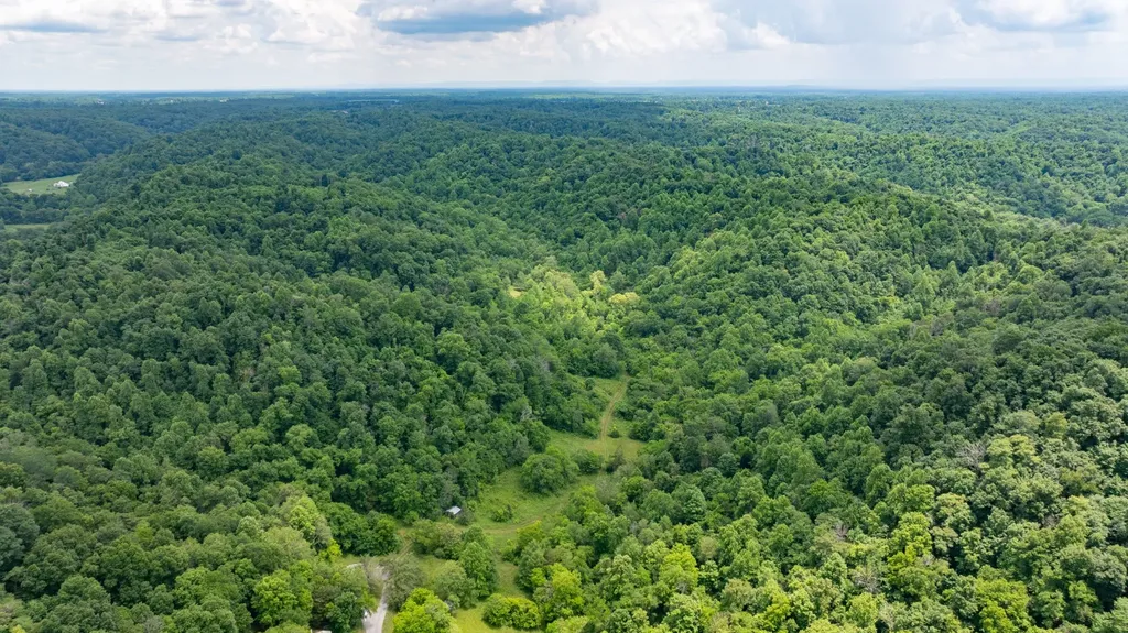 582 Cedar Bend Road Beechgrove TN 37018