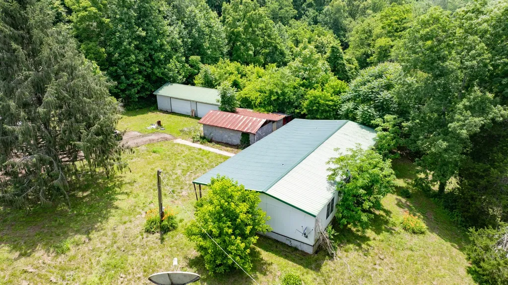 582 Cedar Bend Road Beechgrove TN 37018