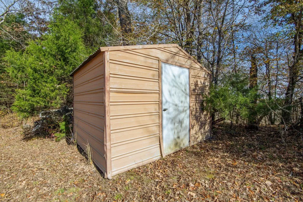 16040 Highway 69 Savannah TN 38372
