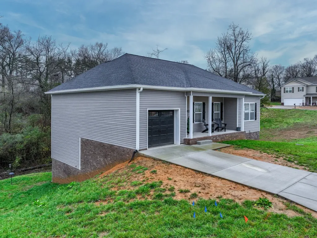 1239 Oxford Village Circle Columbia TN 38401