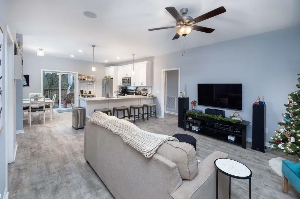 1239 Oxford Village Circle Columbia TN 38401