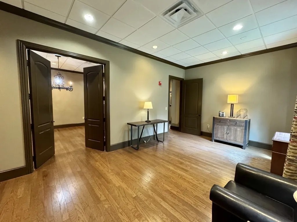 212 N Castle Heights Avenue Lebanon TN 37087