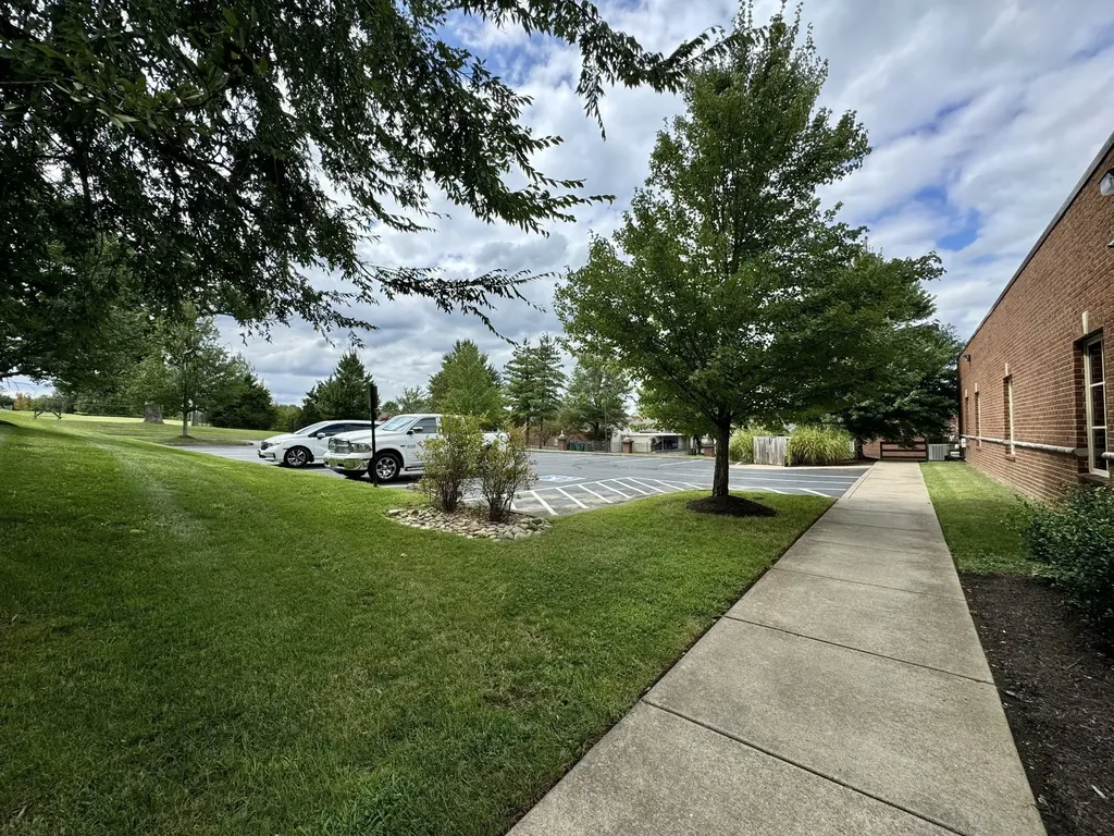 212 N Castle Heights Avenue Lebanon TN 37087