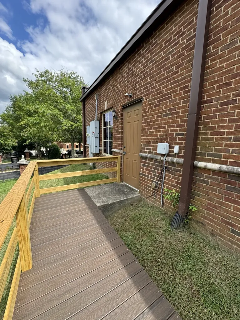 212 N Castle Heights Avenue Lebanon TN 37087