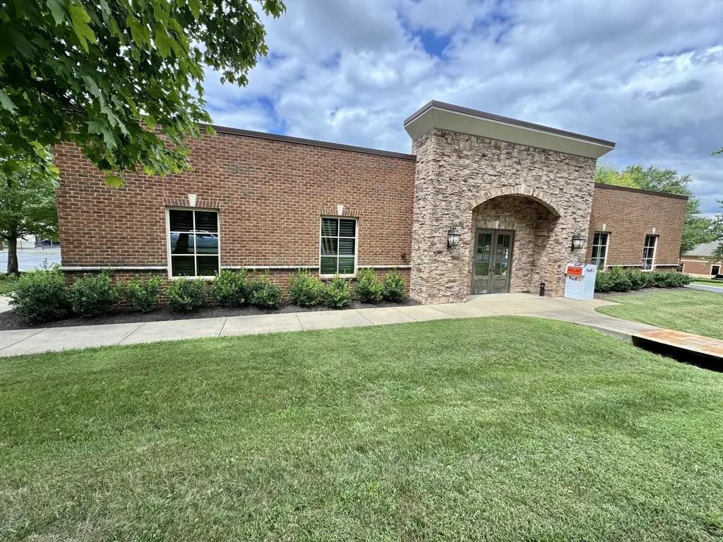212 N Castle Heights Avenue Lebanon TN 37087