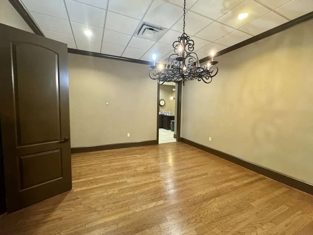 212 N Castle Heights Avenue Lebanon TN 37087