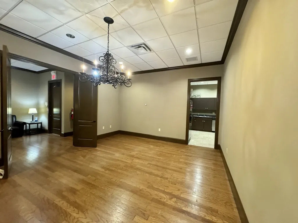 212 N Castle Heights Avenue Lebanon TN 37087