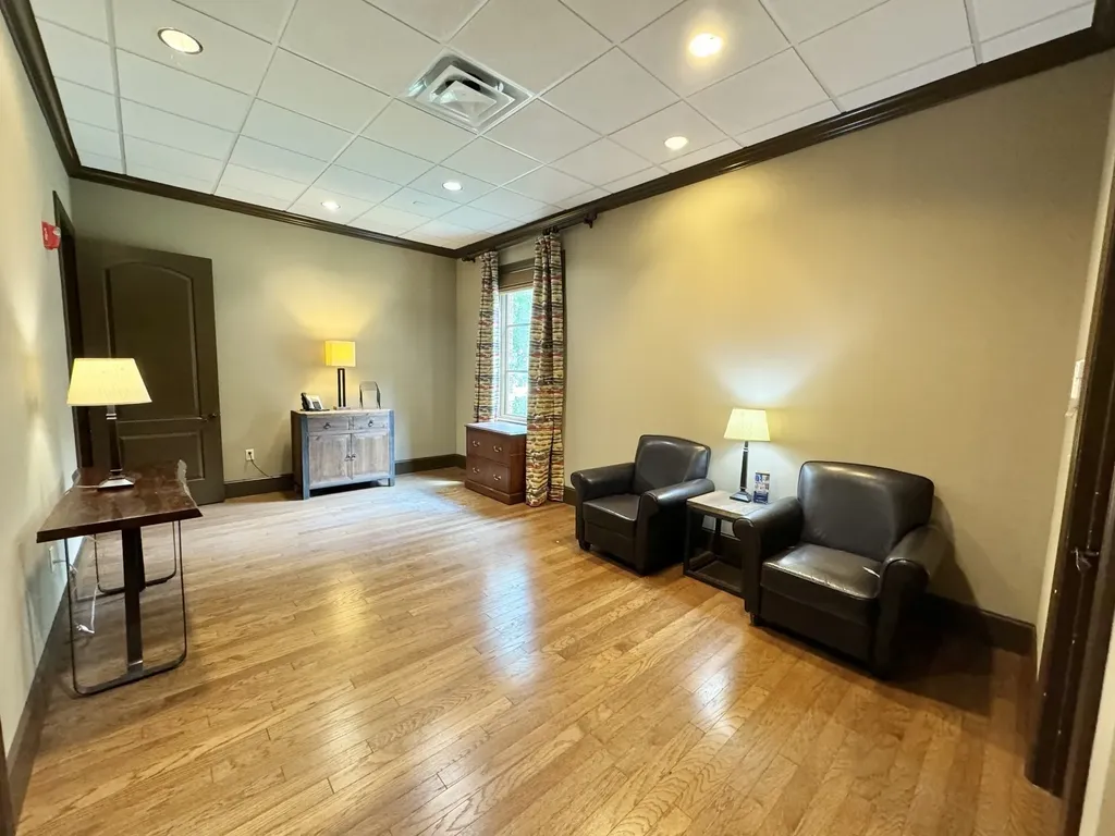 212 N Castle Heights Avenue Lebanon TN 37087