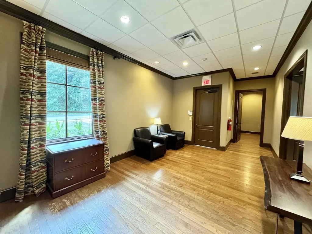 212 N Castle Heights Avenue Lebanon TN 37087
