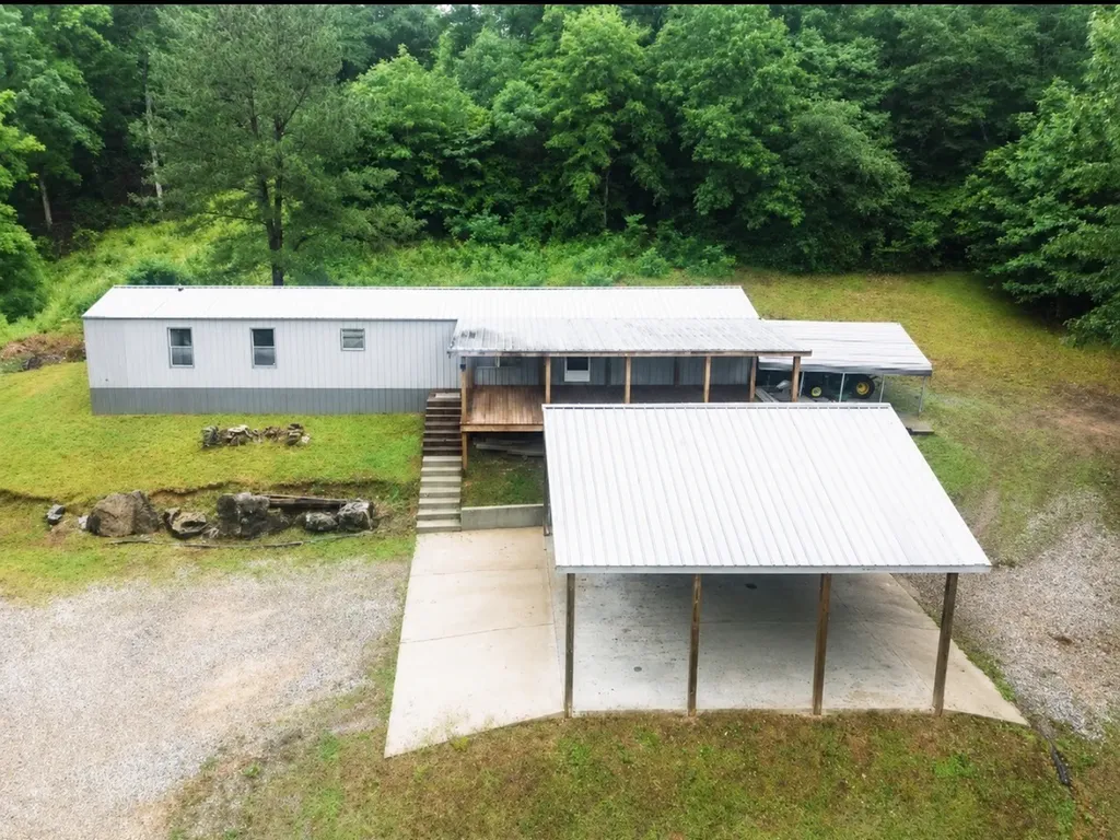 1865 Mcwhorter Road Cunningham TN 37052
