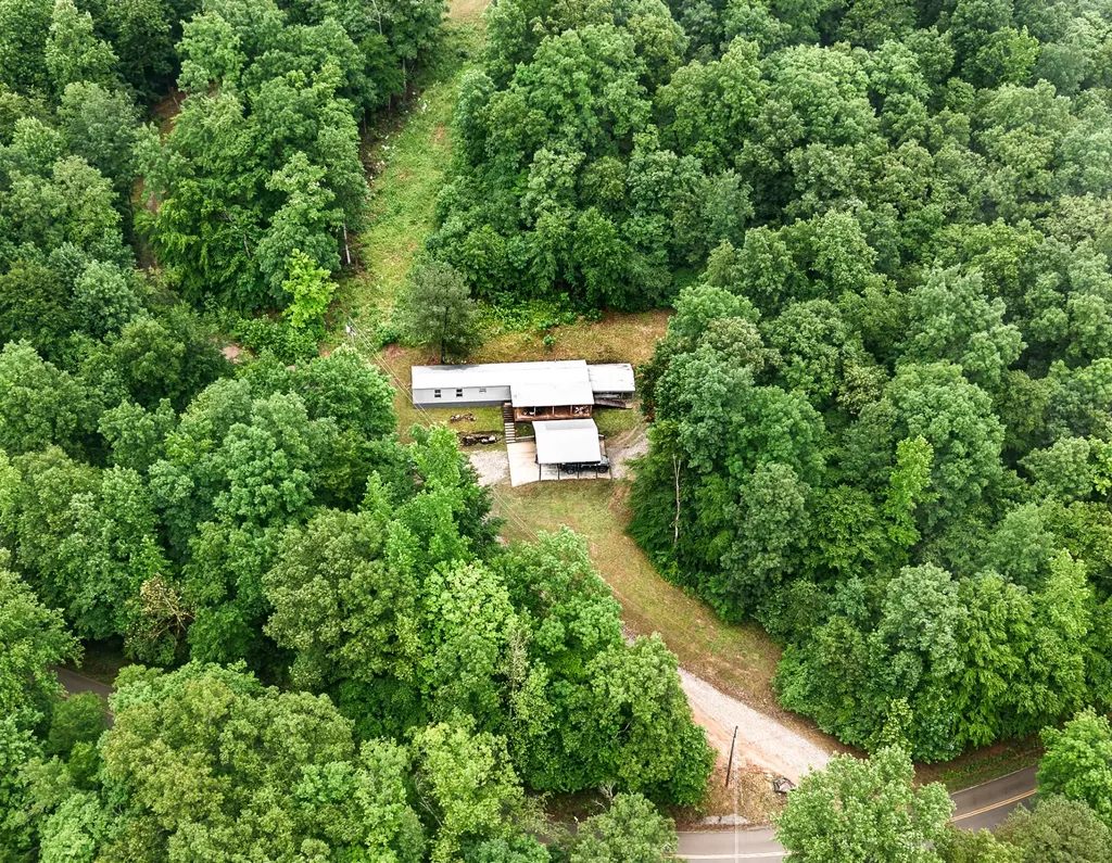1865 Mcwhorter Road Cunningham TN 37052