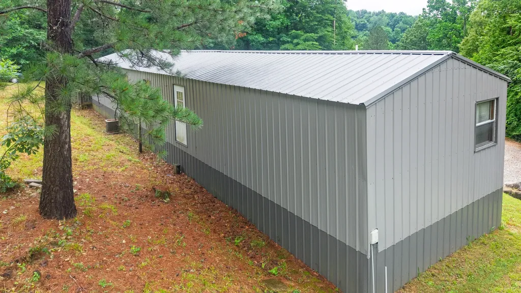 1865 Mcwhorter Road Cunningham TN 37052