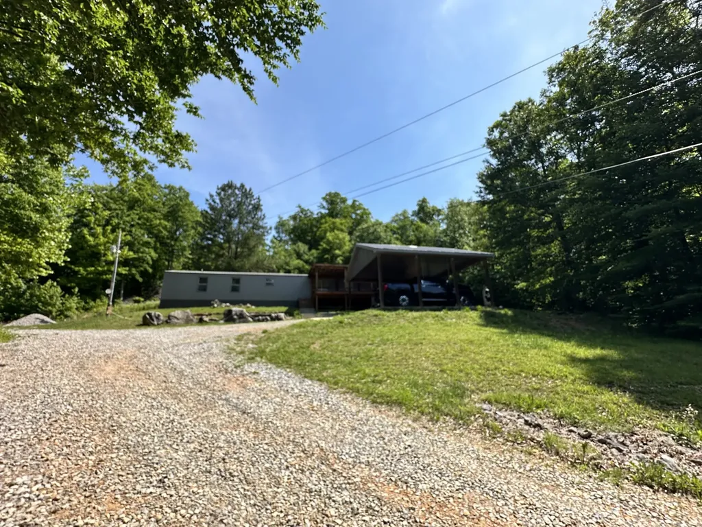 1865 Mcwhorter Road Cunningham TN 37052