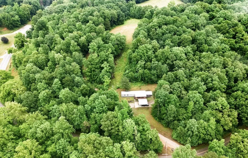 1865 Mcwhorter Road Cunningham TN 37052