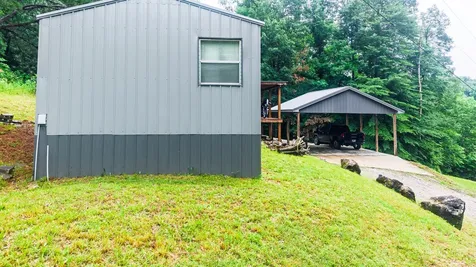 1865 Mcwhorter Road Cunningham TN 37052