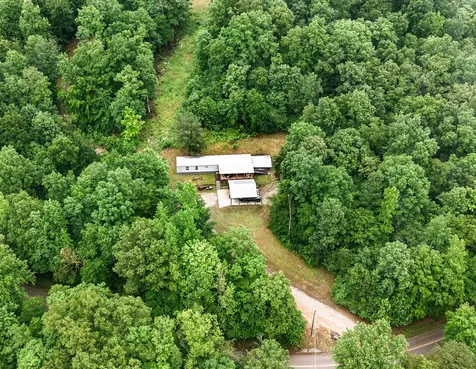 1865 Mcwhorter Road Cunningham TN 37052