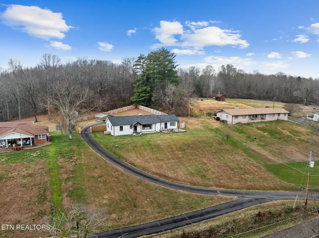 448 Woolsey Road Harriman TN 37748