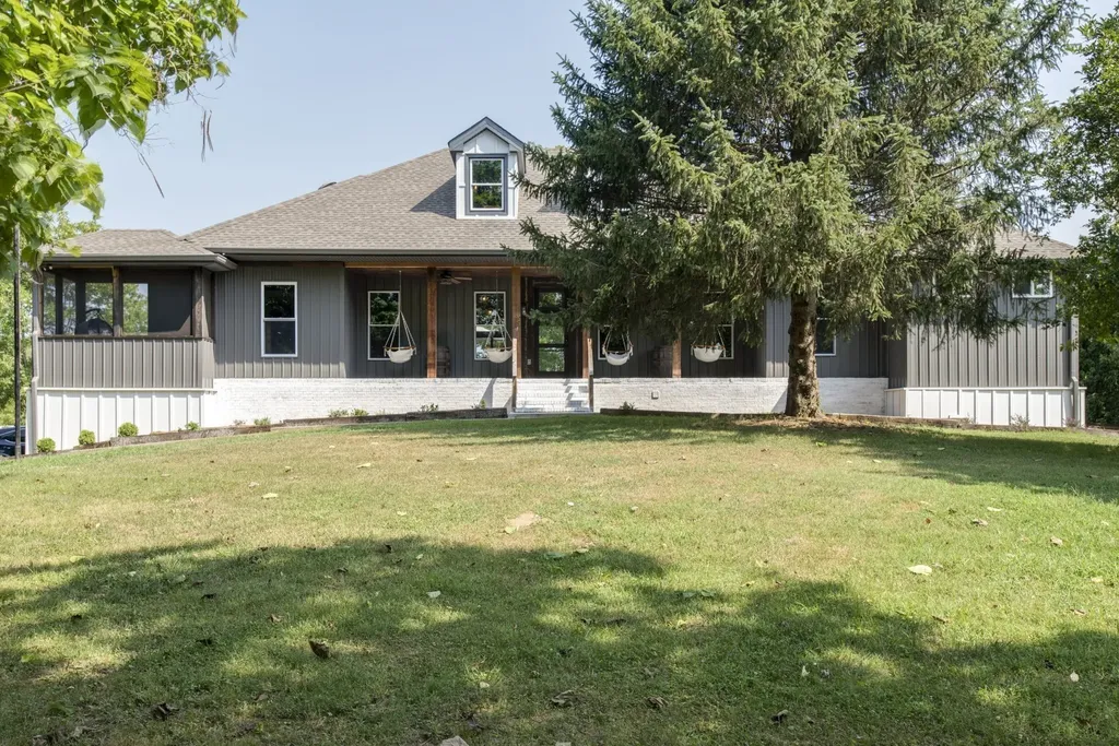 1014 Lakeview Circle Ashland City TN 37015