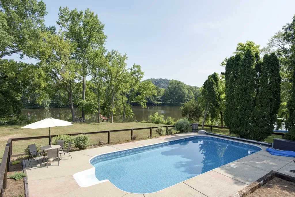 1014 Lakeview Circle Ashland City TN 37015