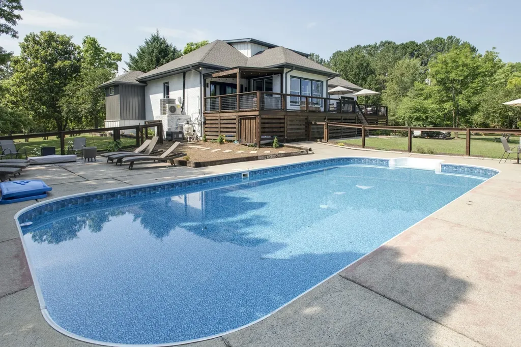 1014 Lakeview Circle Ashland City TN 37015