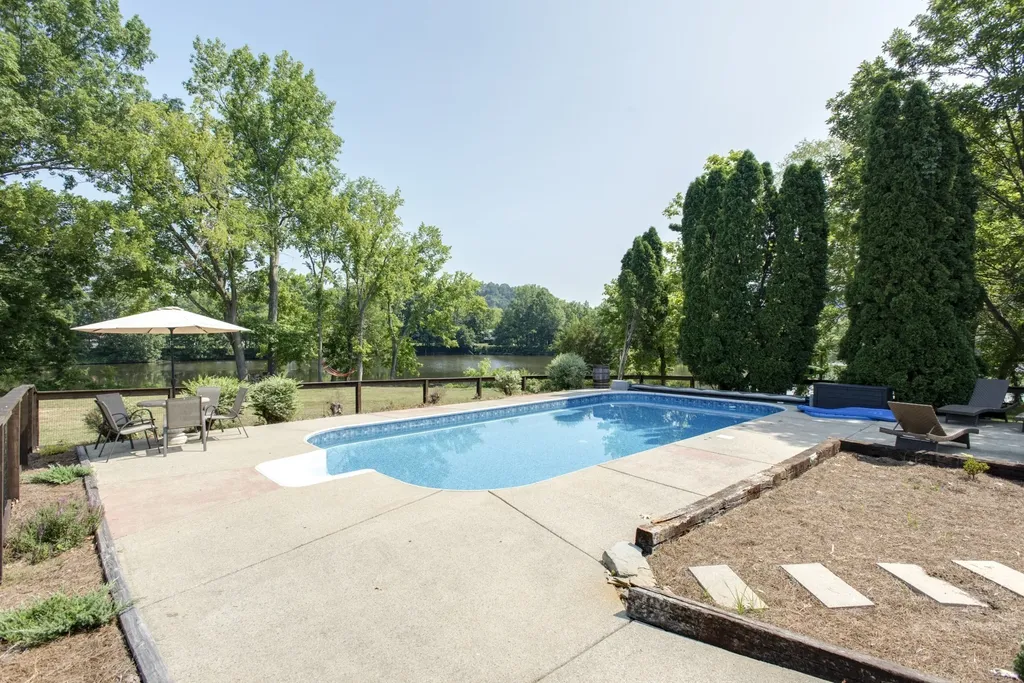 1014 Lakeview Circle Ashland City TN 37015